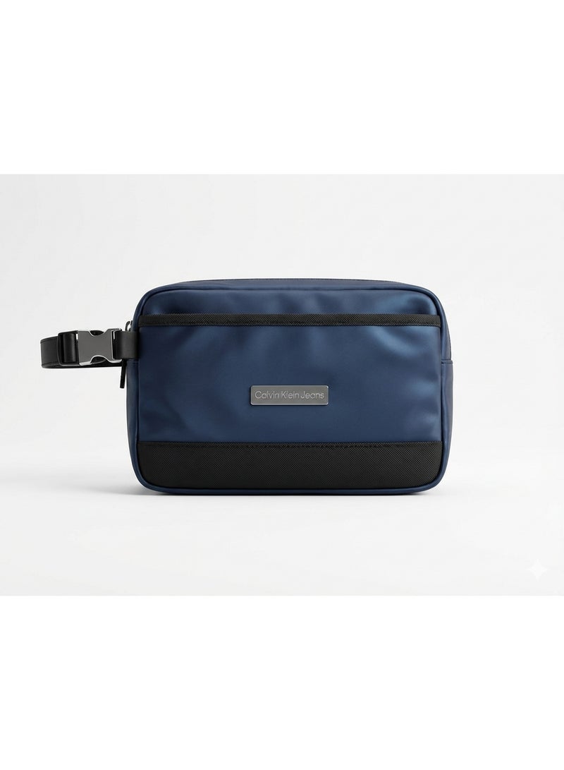 Calvin Klein Jeans Men’s Urban Nylon Reporter Bag – Navy & Black - Image 2